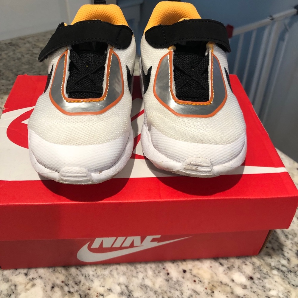 Nike toddler size 9